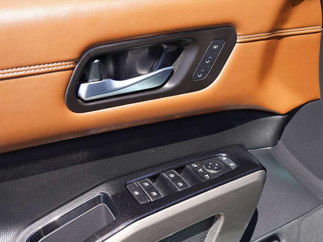 2022 Nissan Pathfinder Platinum AWD Panoroof Leather Seats Tow Tire Set Heads Up Display Photo