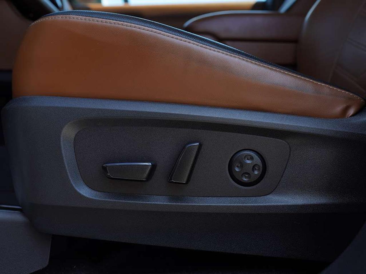 2022 Nissan Pathfinder Platinum AWD Panoroof Leather Seats Tow Tire Set Heads Up Display Photo