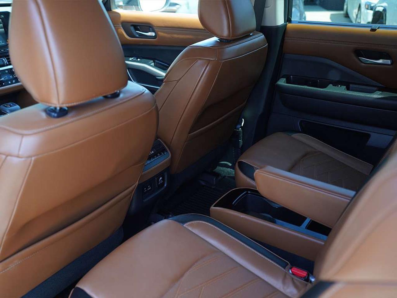 2022 Nissan Pathfinder Platinum AWD Panoroof Leather Seats Tow Tire Set Heads Up Display Photo