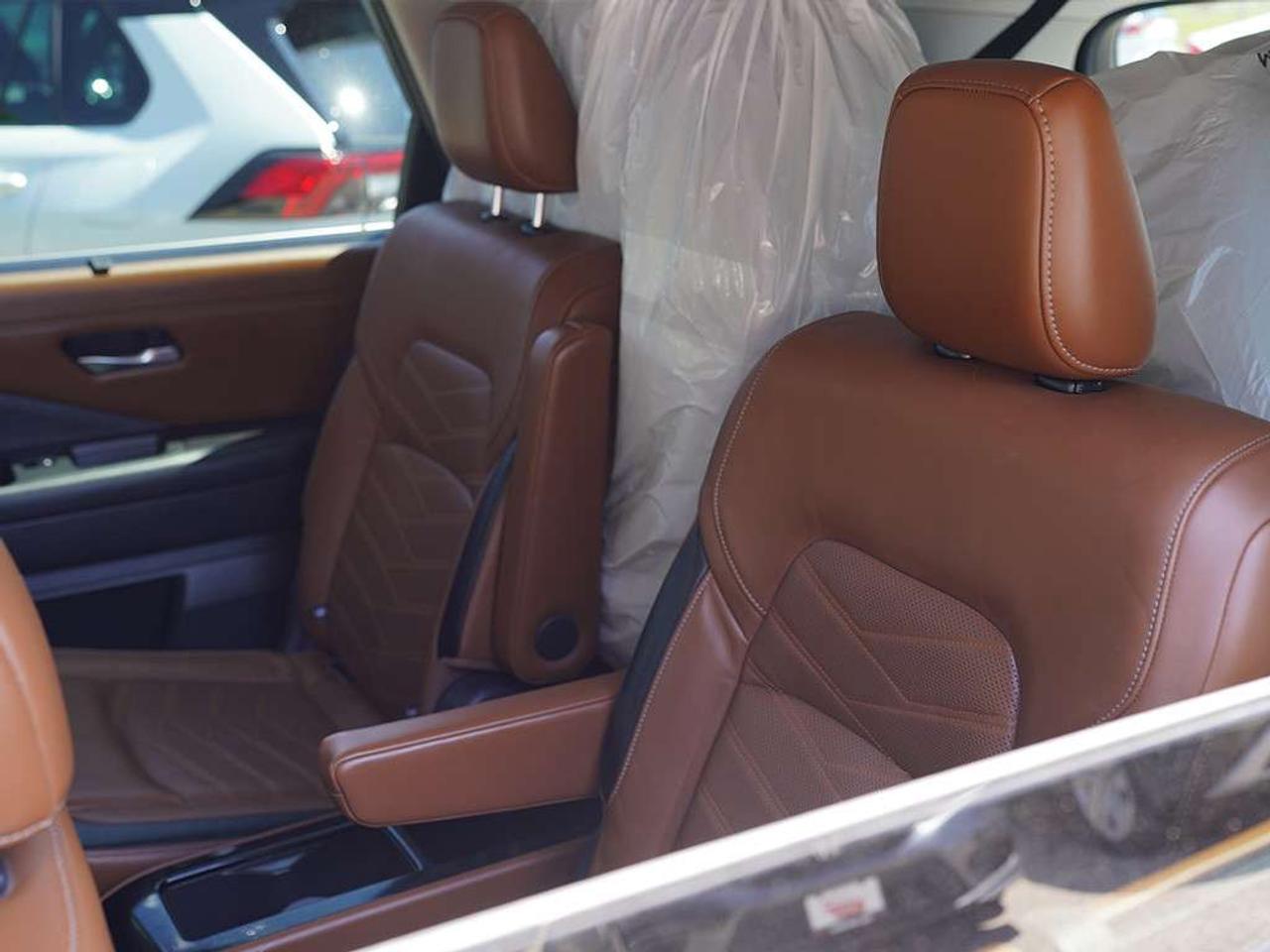 2022 Nissan Pathfinder Platinum AWD Panoroof Leather Seats Tow Tire Set Heads Up Display Photo
