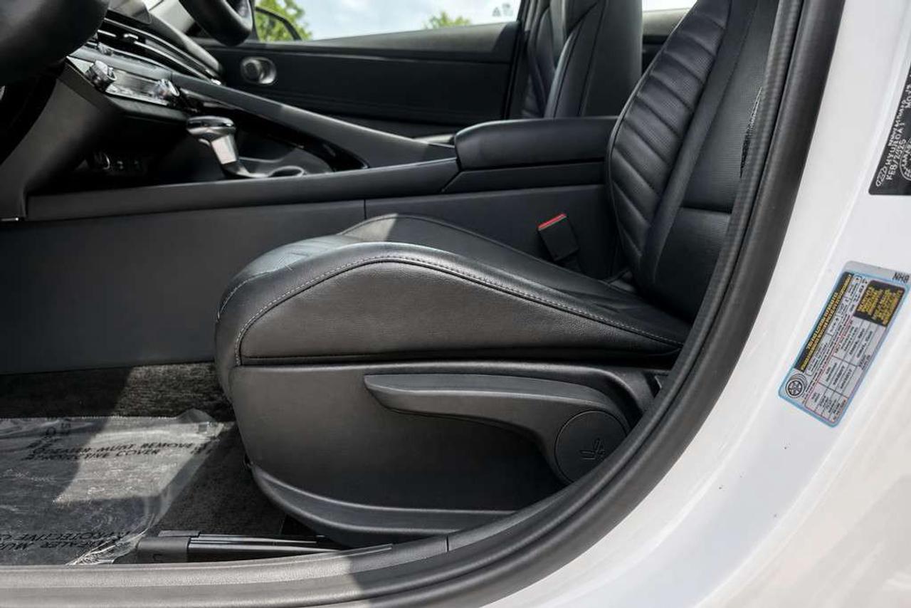 2025 Hyundai Elantra Luxury Hybrid Sunroof Alloy Wheels Photo