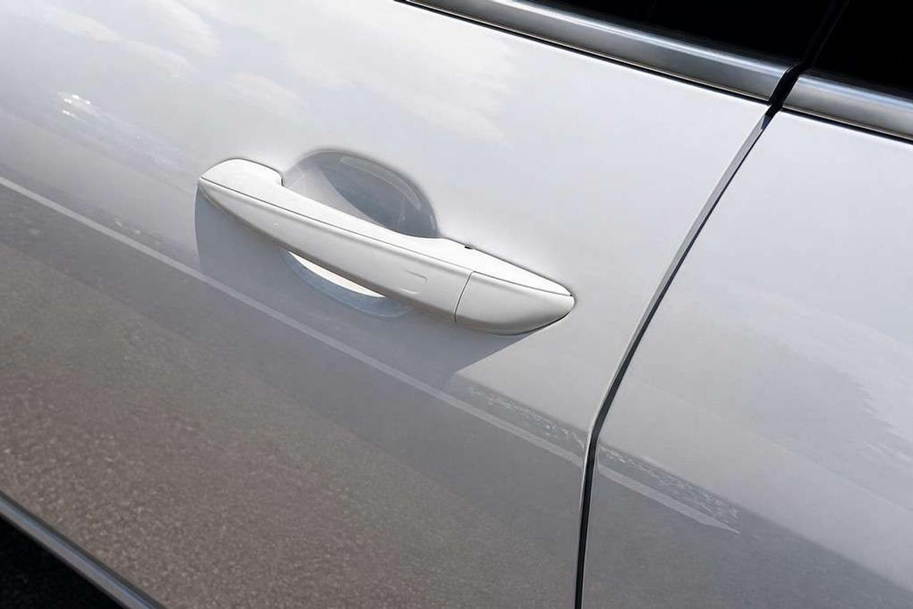 2025 Hyundai Elantra Luxury Hybrid Sunroof Alloy Wheels Photo