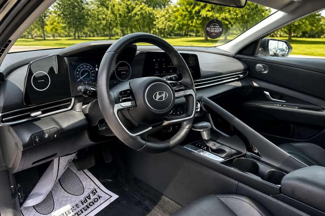 2025 Hyundai Elantra Luxury Hybrid Sunroof Alloy Wheels Photo