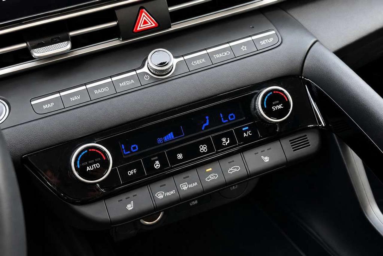2025 Hyundai Elantra Luxury Hybrid Sunroof Alloy Wheels Photo