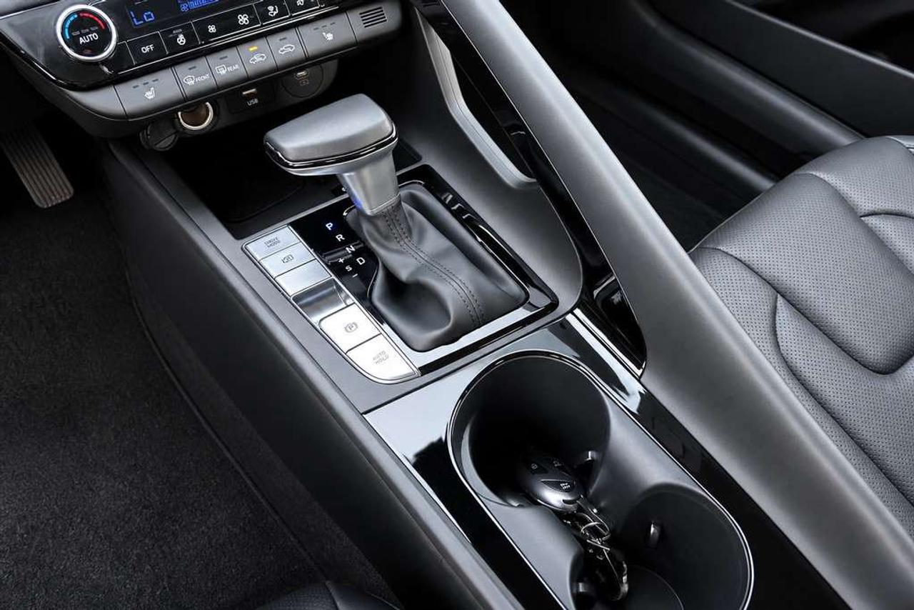 2025 Hyundai Elantra Luxury Hybrid Sunroof Alloy Wheels Photo