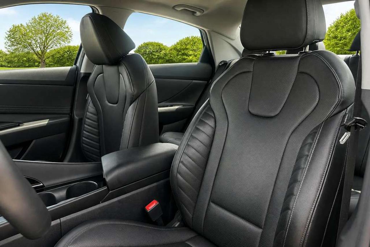 2025 Hyundai Elantra Luxury Hybrid Sunroof Alloy Wheels Photo