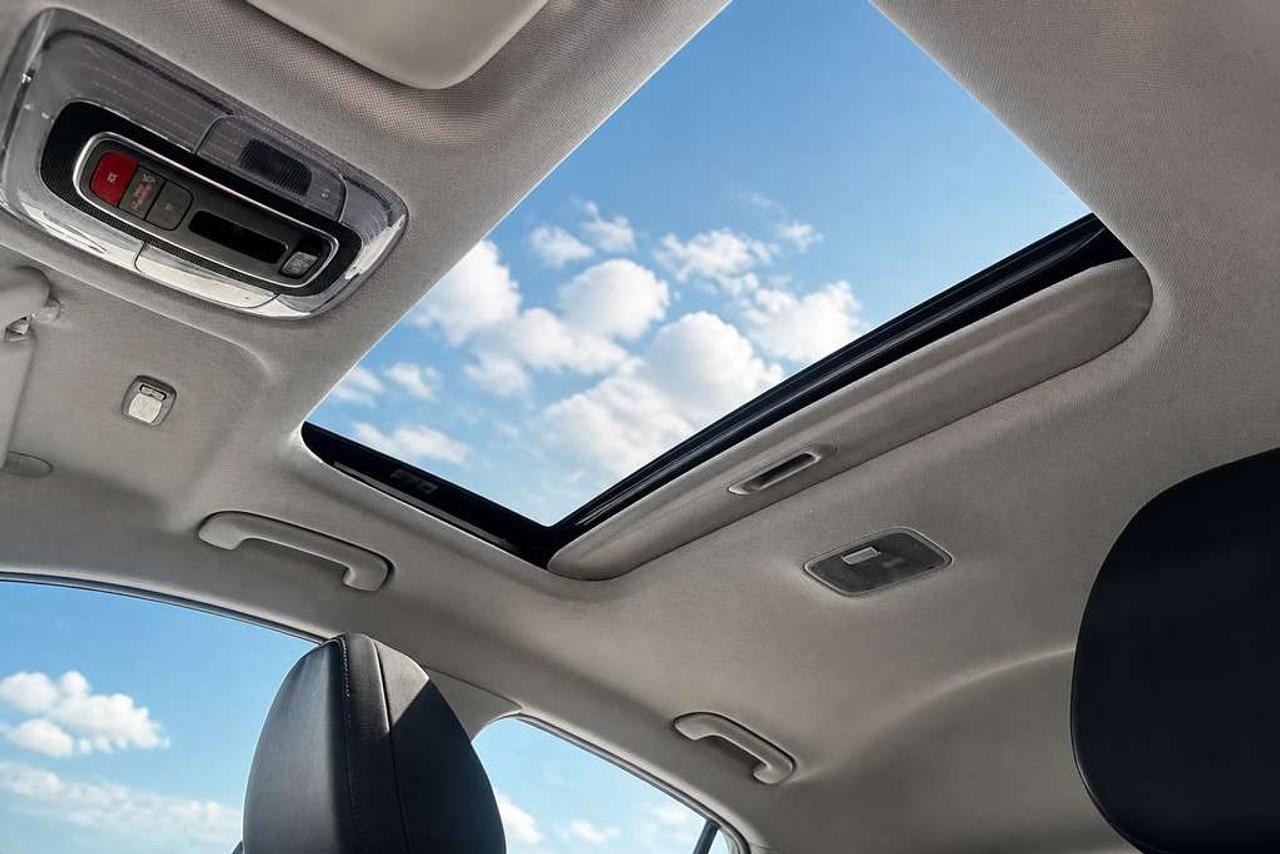 2025 Hyundai Elantra Luxury Hybrid Sunroof Alloy Wheels Photo