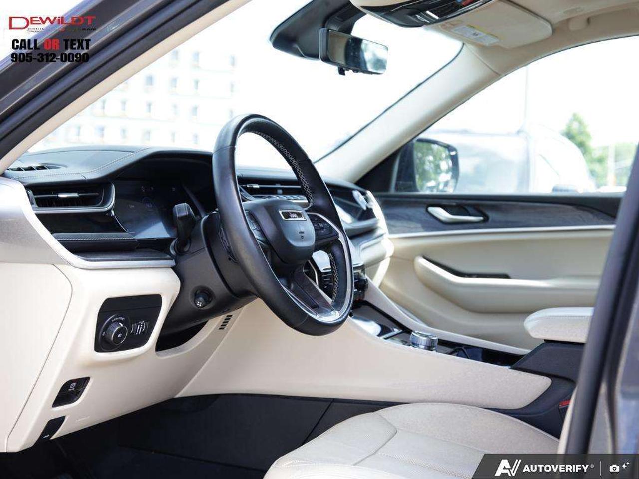 2022 Jeep Grand Cherokee LIMITED   LUXURY TECH GRP   PANO ROOF Photo