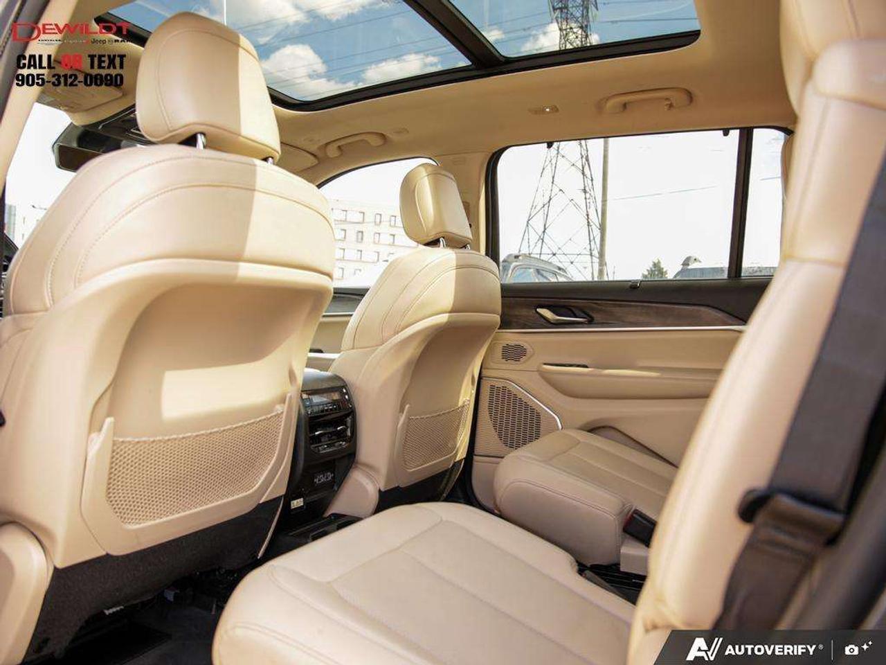 2022 Jeep Grand Cherokee LIMITED   LUXURY TECH GRP   PANO ROOF Photo