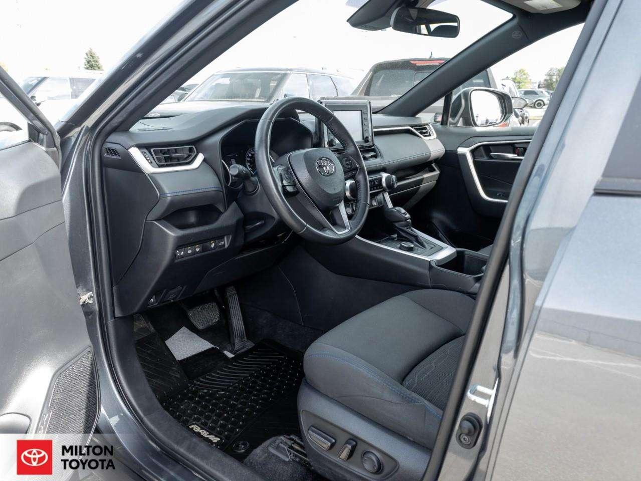 2022 Toyota RAV4 SUNROOF HEATED STEERING POWER SEAT ONE OWNER TCUV SE Photo