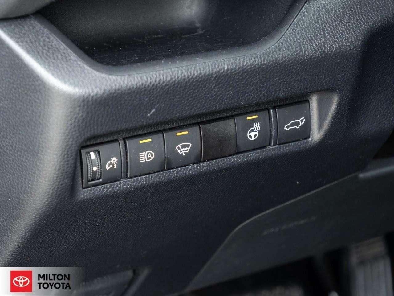 2022 Toyota RAV4 SUNROOF HEATED STEERING POWER SEAT ONE OWNER TCUV SE Photo