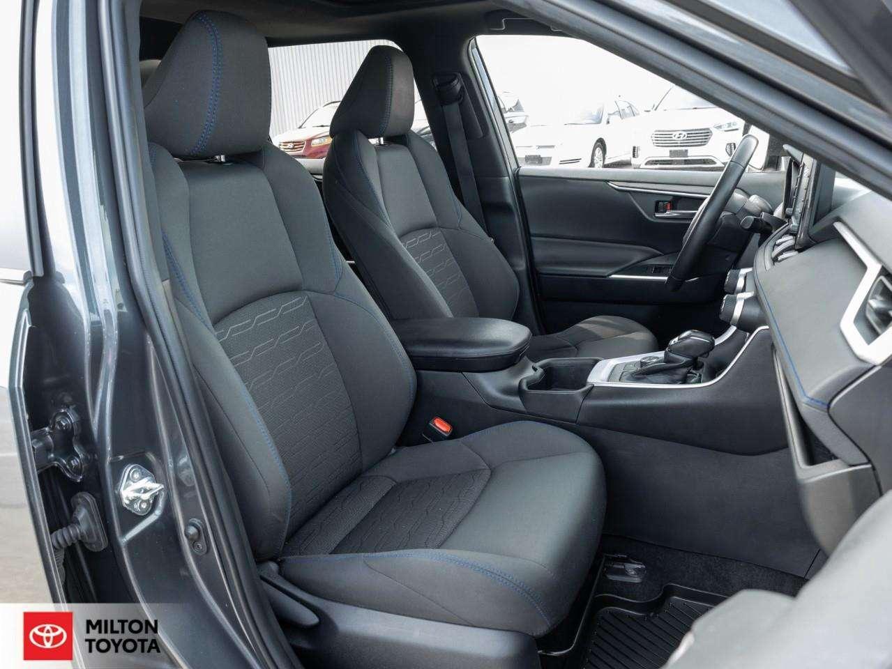 2022 Toyota RAV4 SUNROOF HEATED STEERING POWER SEAT ONE OWNER TCUV SE Photo