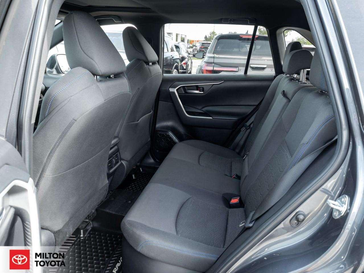 2022 Toyota RAV4 SUNROOF HEATED STEERING POWER SEAT ONE OWNER TCUV SE Photo