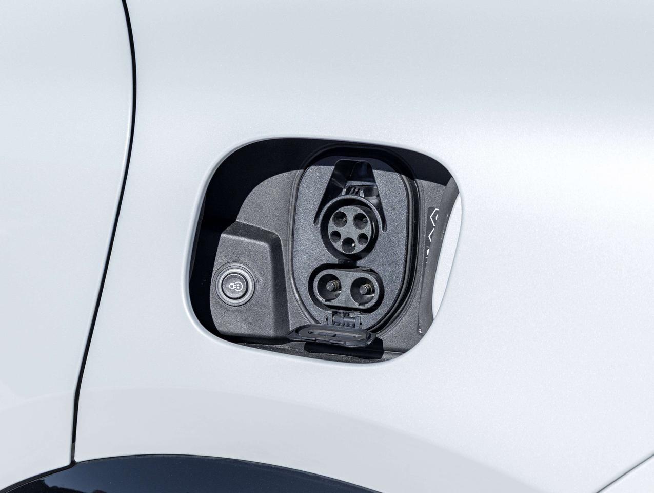 2024 Porsche Macan Electric Turbo   Incl. 2Yr Porsche Ext. Warranty Photo