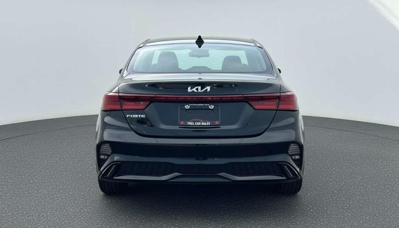 2023 Kia Forte EX + SUNROOF LEATHER SEATS NAVIGATION Photo2