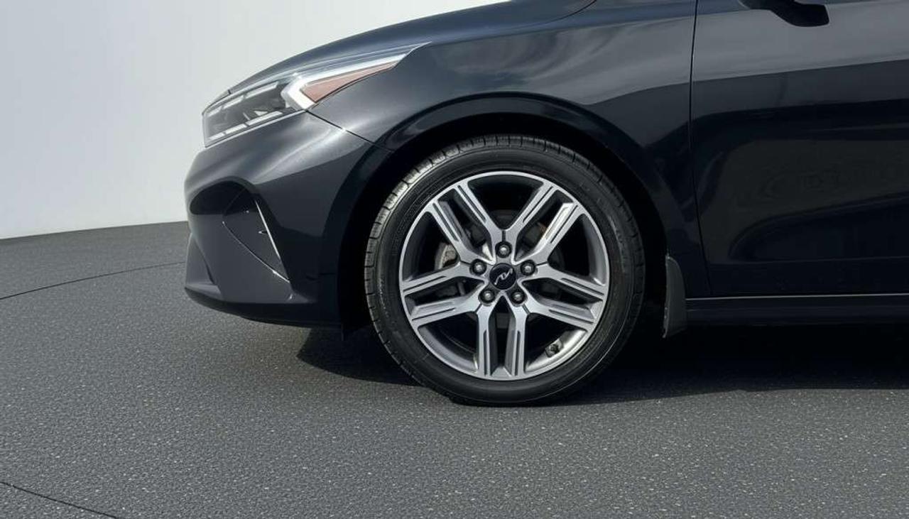 2023 Kia Forte EX + SUNROOF LEATHER SEATS NAVIGATION Photo