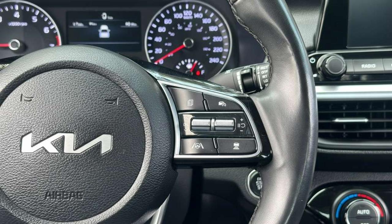 2023 Kia Forte EX + SUNROOF LEATHER SEATS NAVIGATION Photo