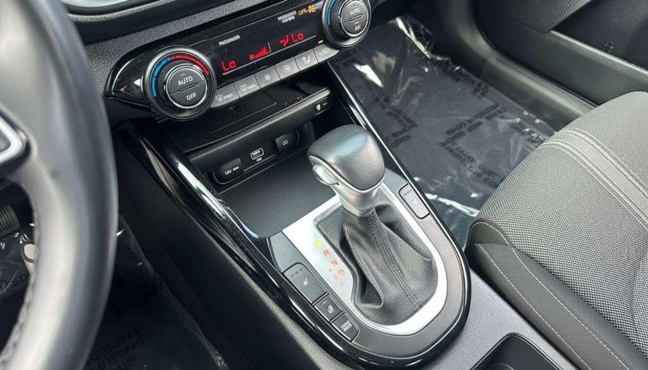 2023 Kia Forte EX + SUNROOF LEATHER SEATS NAVIGATION Photo