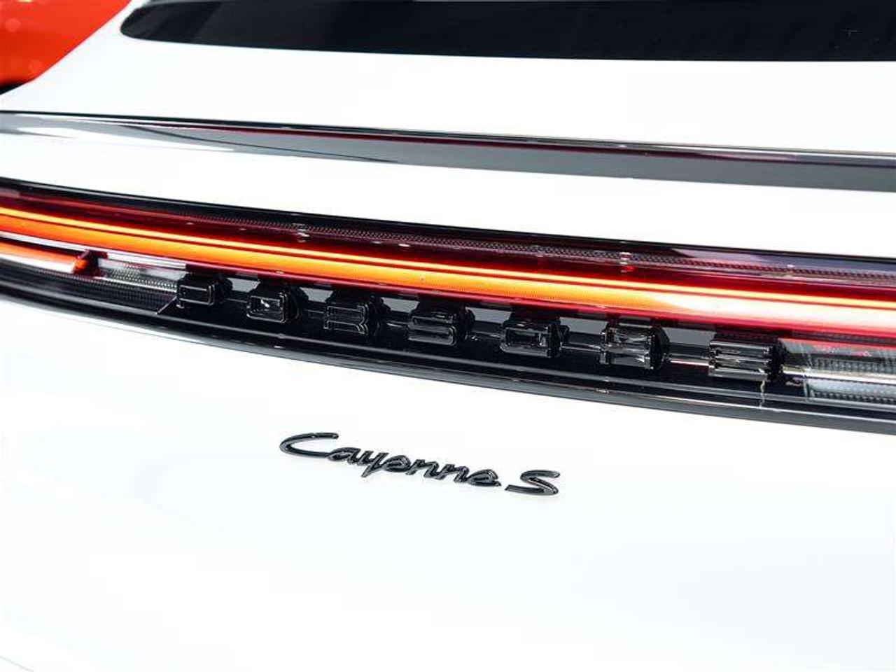 2025 Porsche Cayenne S e-Hybrid Coupe AWD Photo