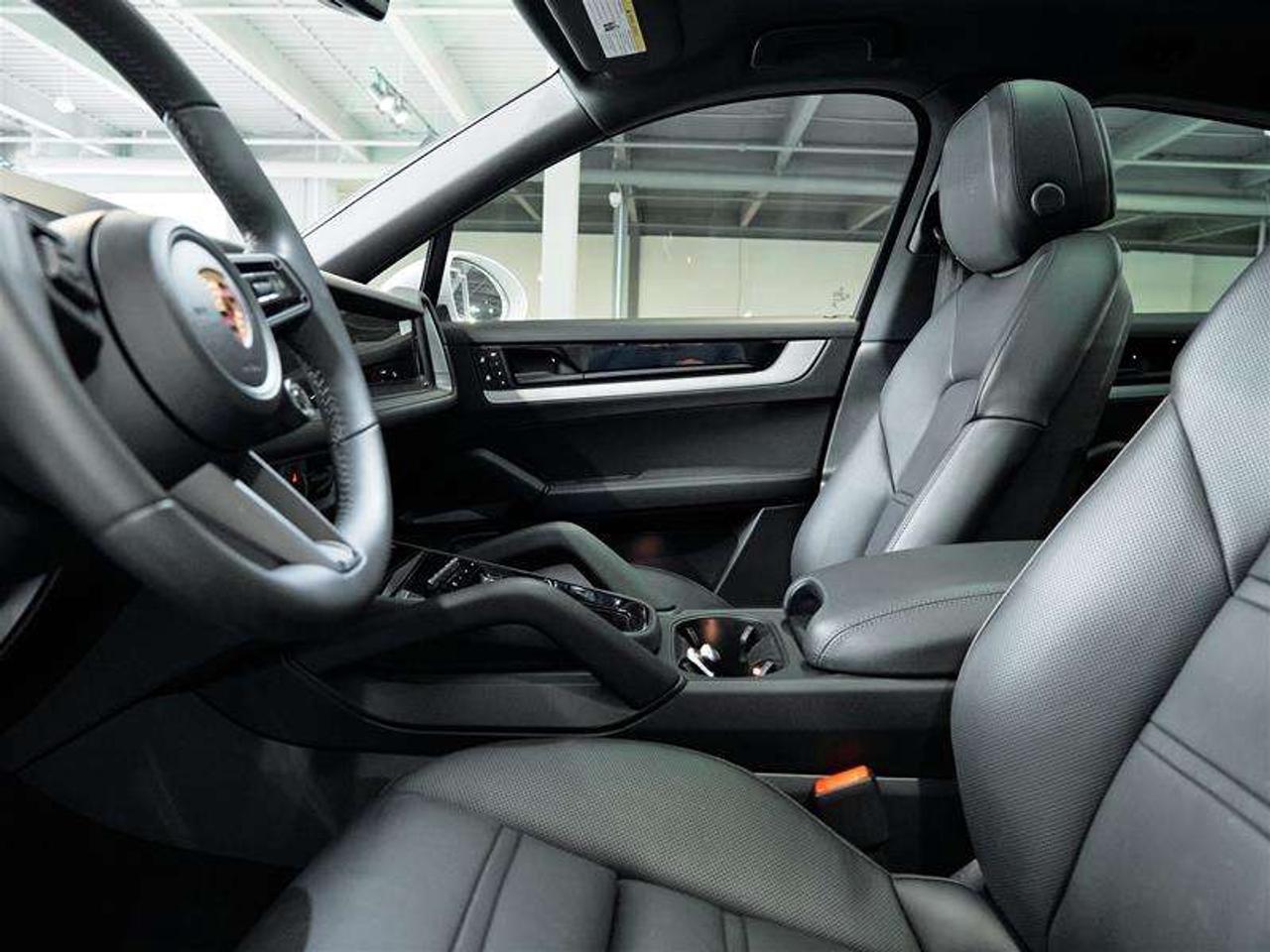 2025 Porsche Cayenne S e-Hybrid Coupe AWD Photo