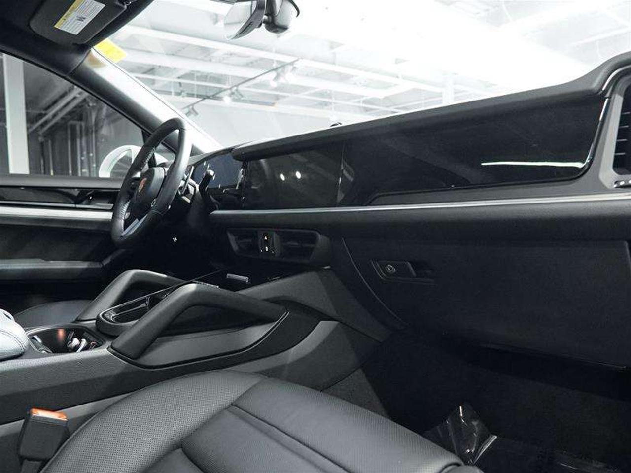 2025 Porsche Cayenne S e-Hybrid Coupe AWD Photo