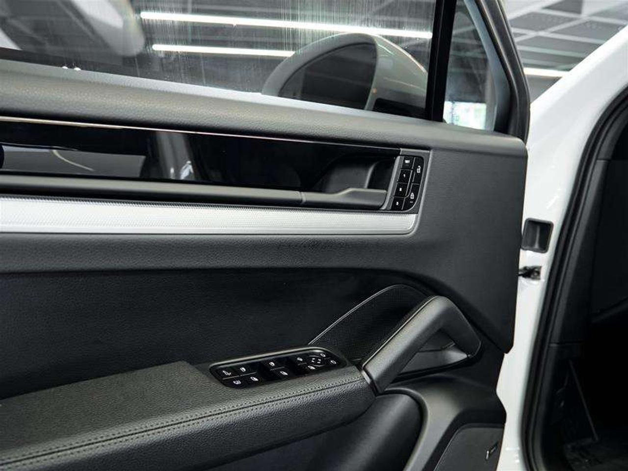 2025 Porsche Cayenne S e-Hybrid Coupe AWD Photo