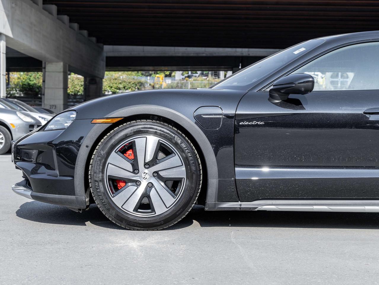 2025 Porsche Taycan 4S Cross Turismo AWD Photo