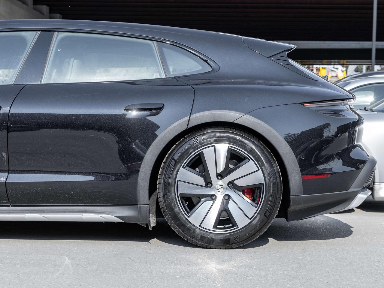 2025 Porsche Taycan 4S Cross Turismo AWD Photo