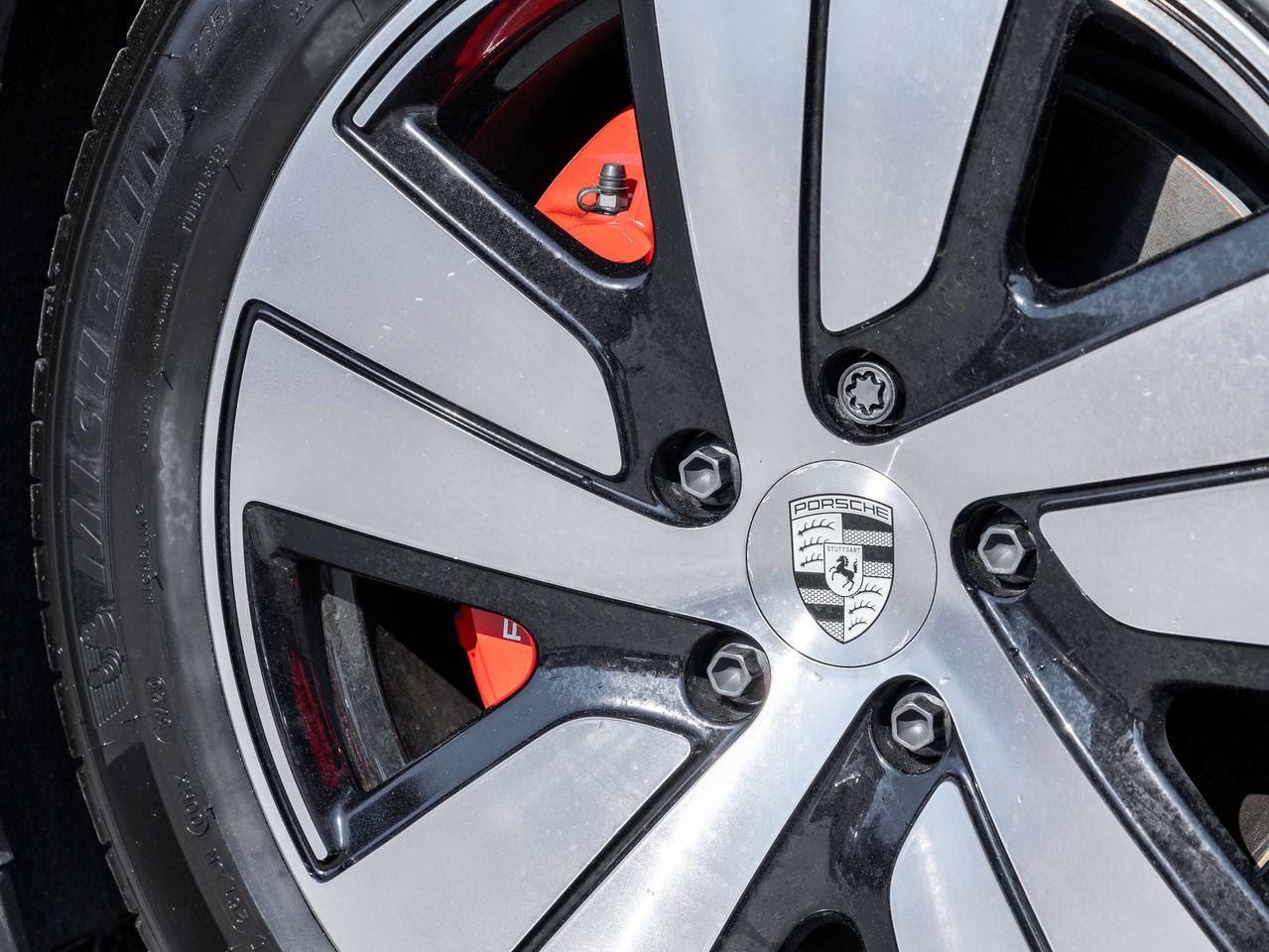 2025 Porsche Taycan 4S Cross Turismo AWD Photo