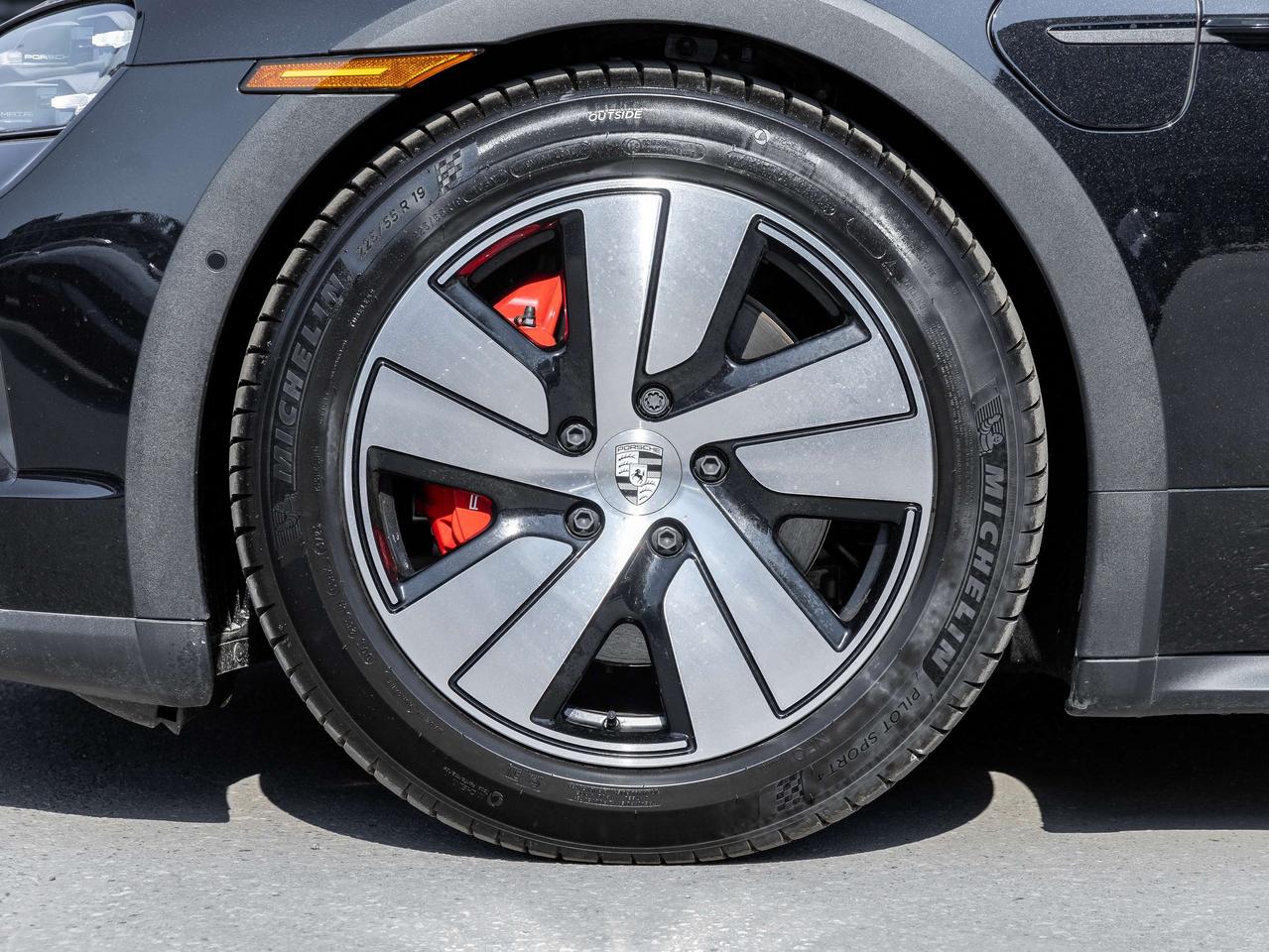 2025 Porsche Taycan 4S Cross Turismo AWD Photo