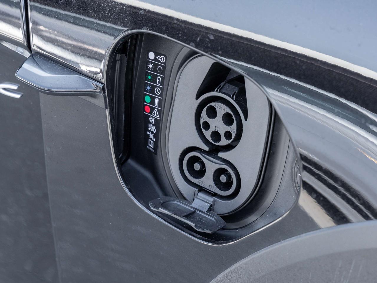 2025 Porsche Taycan 4S Cross Turismo AWD Photo