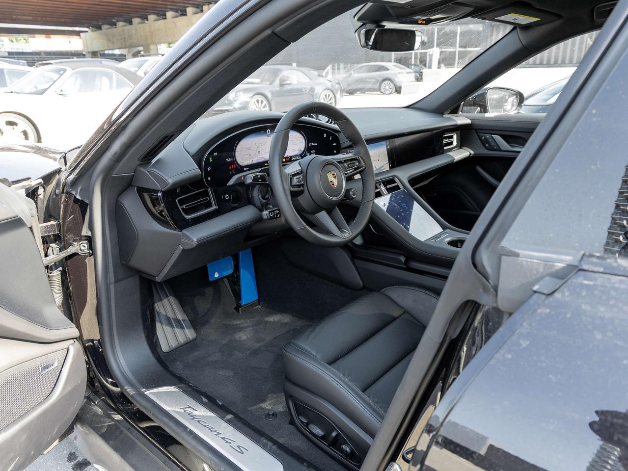 2025 Porsche Taycan 4S Cross Turismo AWD Photo