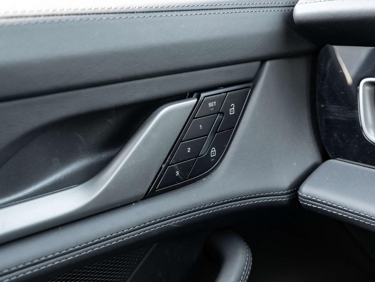 2025 Porsche Taycan 4S Cross Turismo AWD Photo