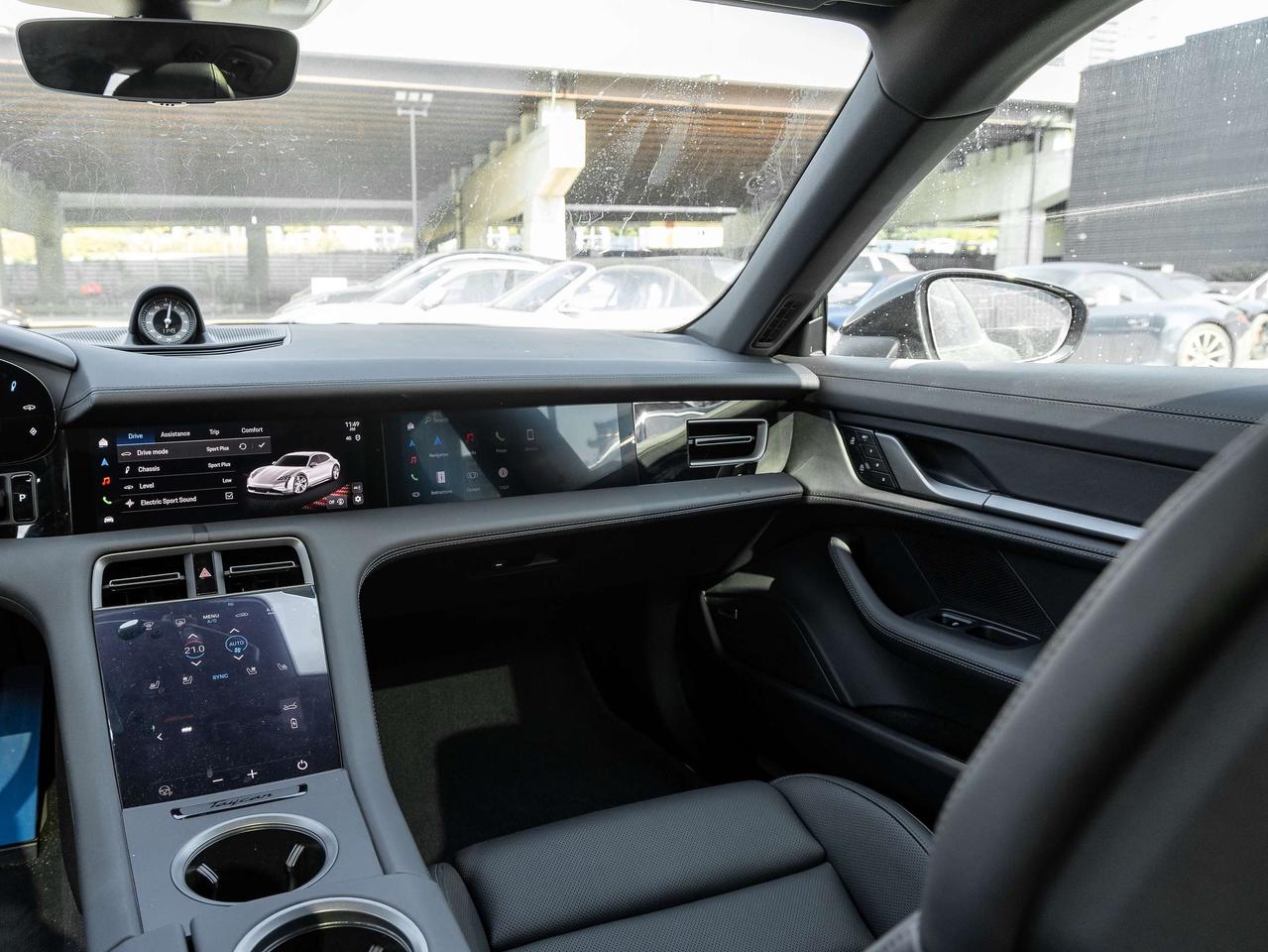 2025 Porsche Taycan 4S Cross Turismo AWD Photo