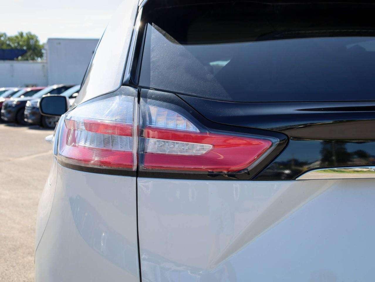 2020 Ford Edge SEL Photo