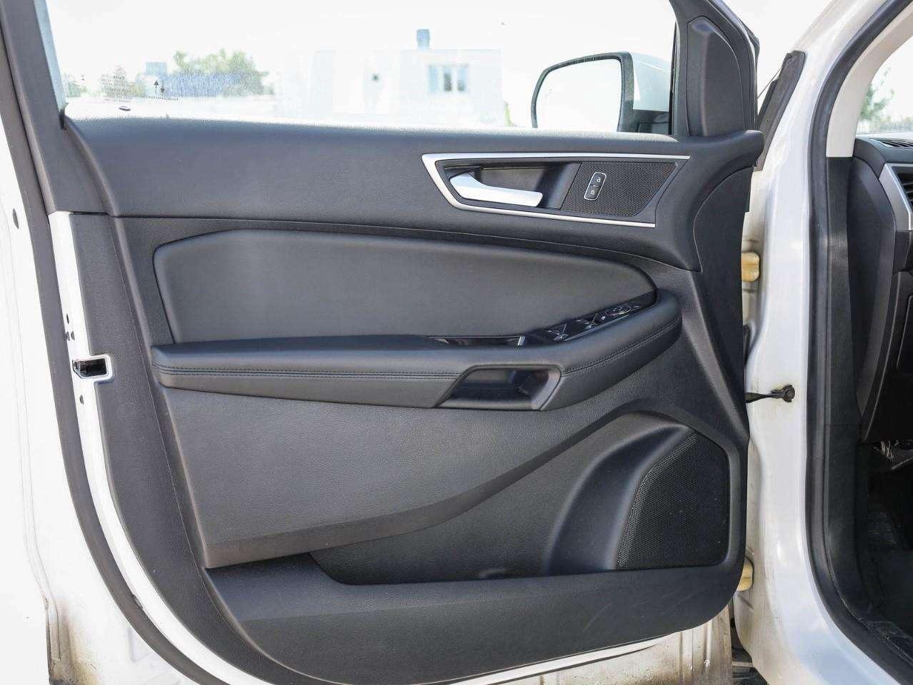 2020 Ford Edge SEL Photo