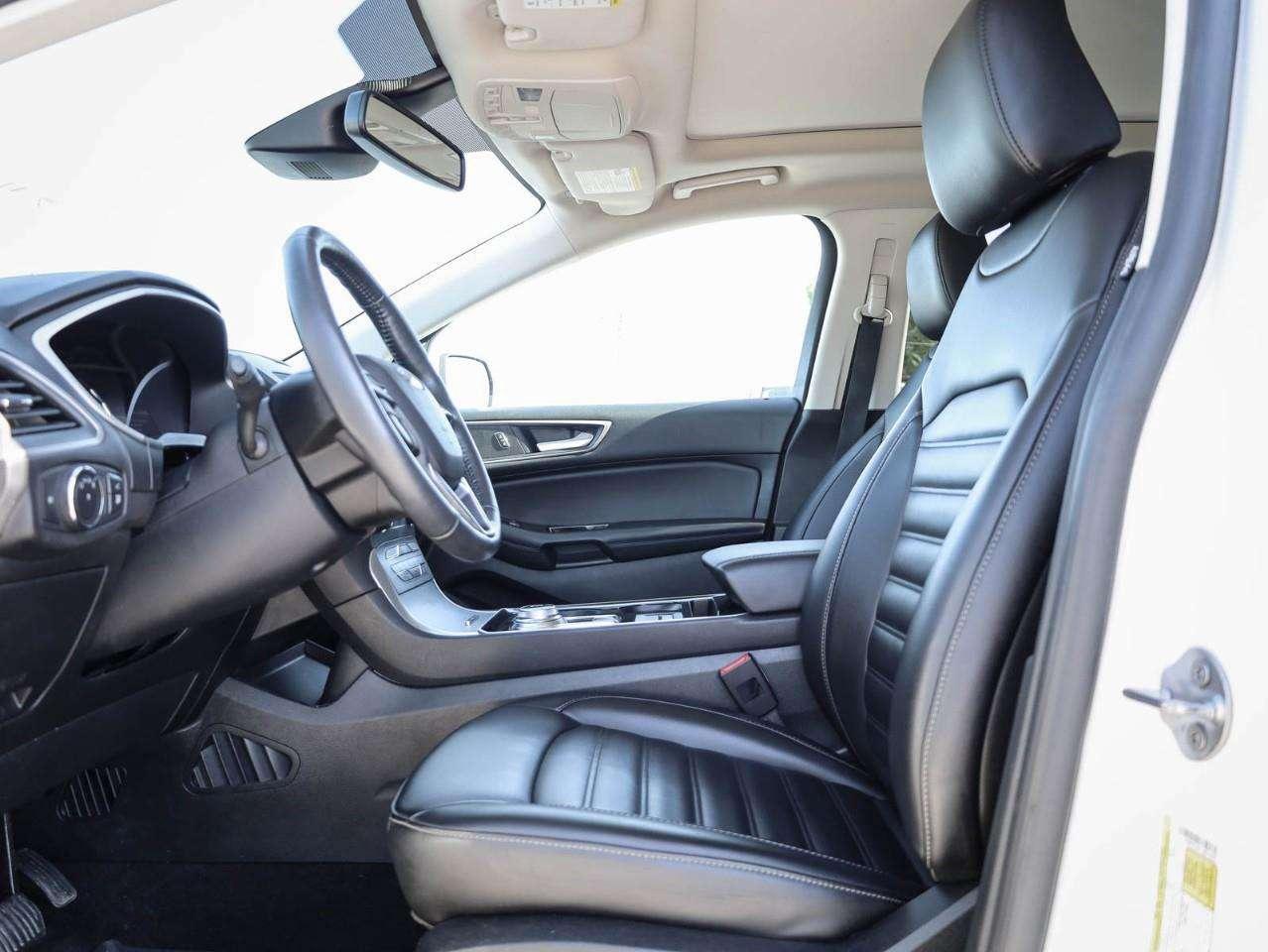 2020 Ford Edge SEL Photo