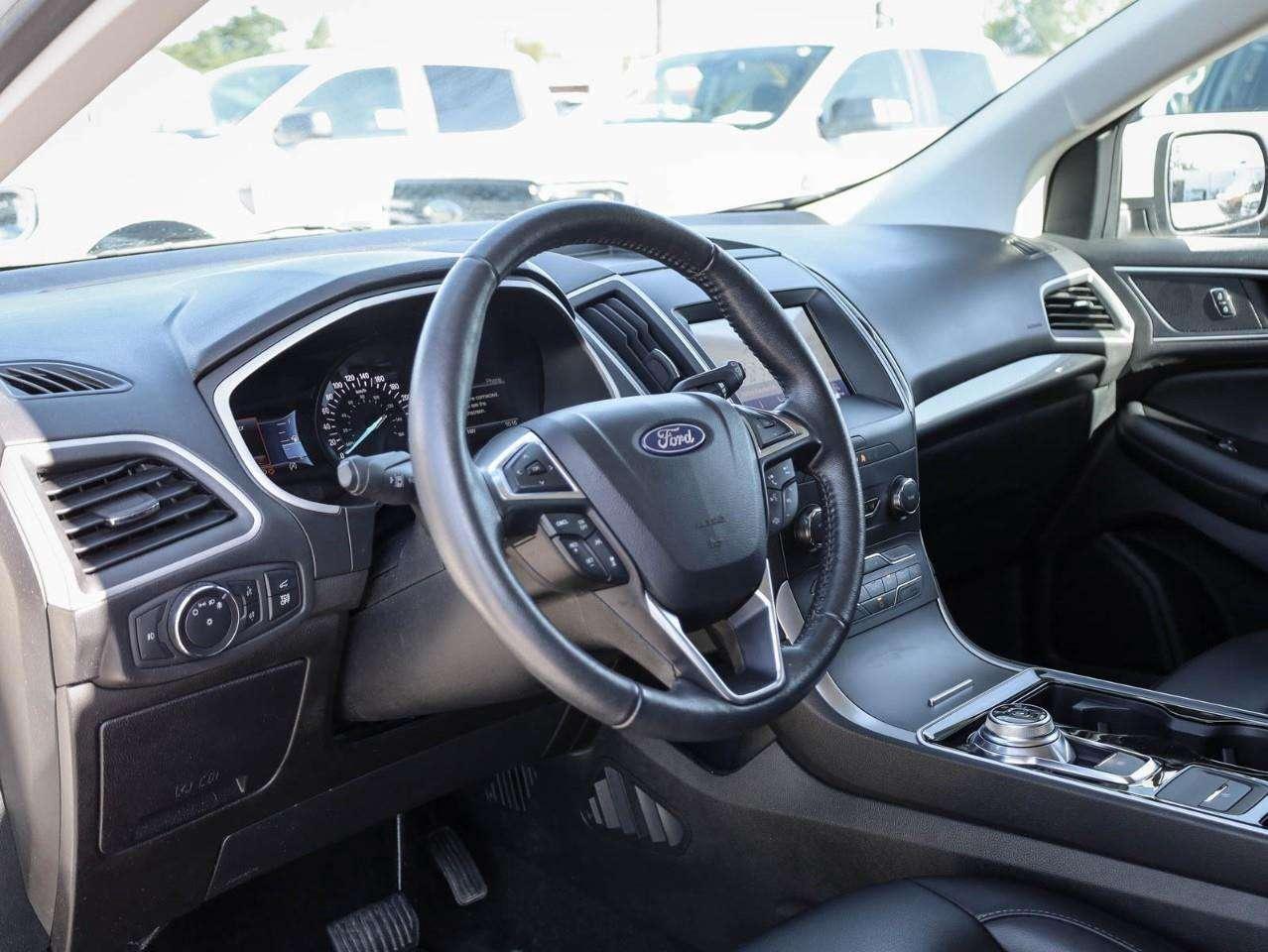 2020 Ford Edge SEL Photo