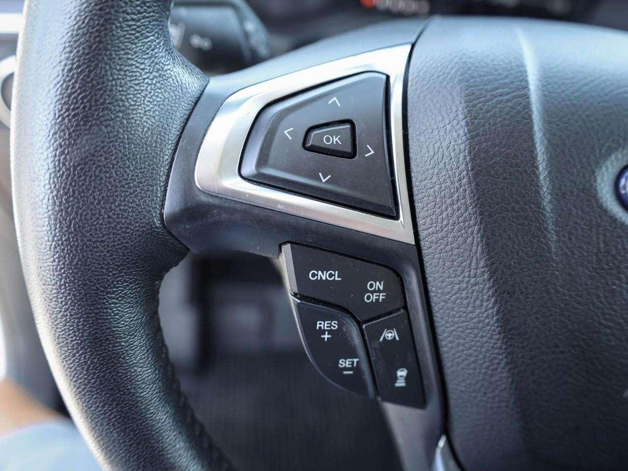 2020 Ford Edge SEL Photo