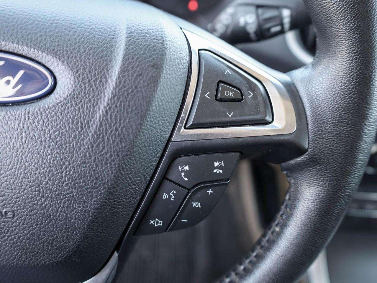 2020 Ford Edge SEL Photo