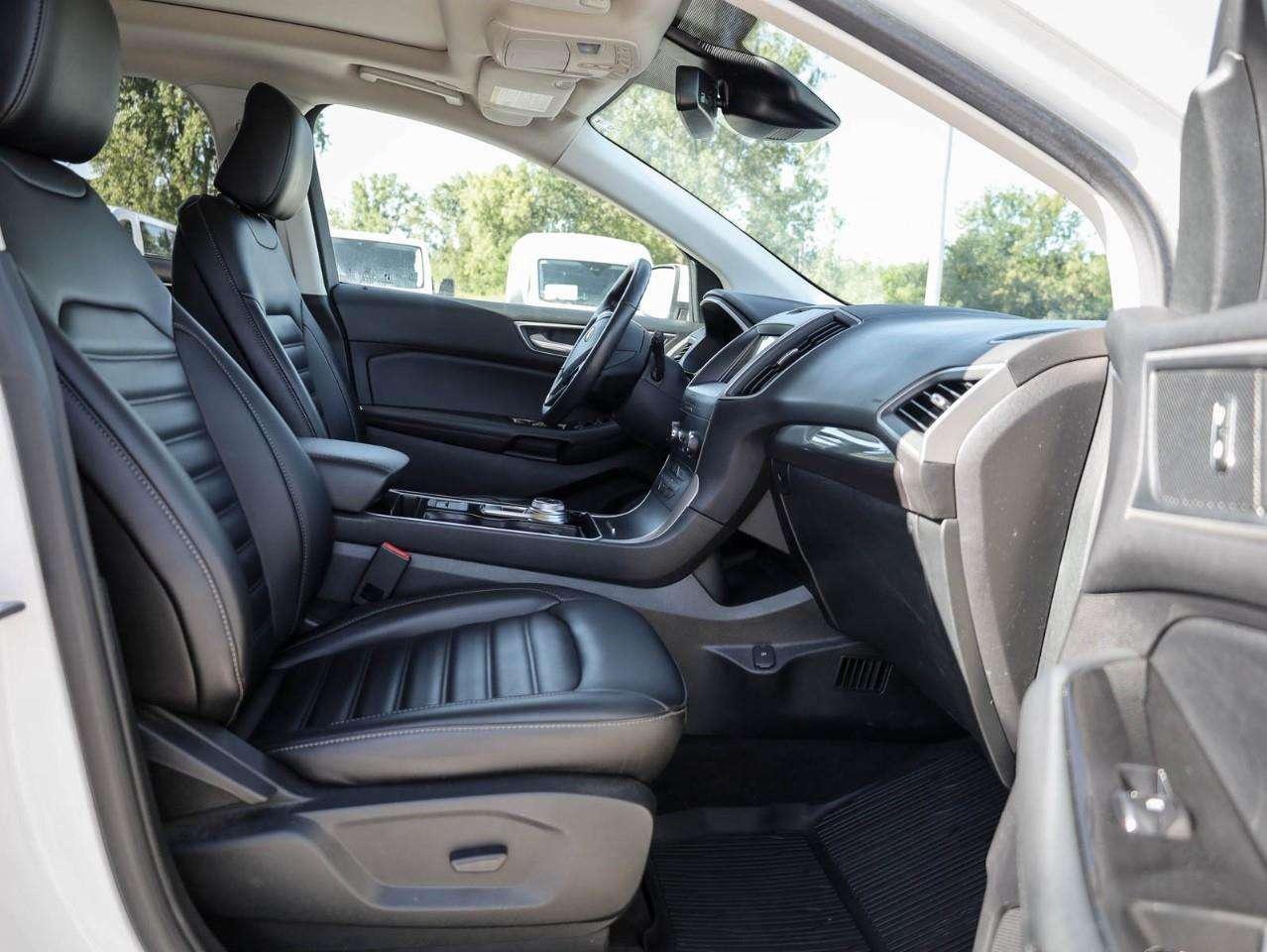 2020 Ford Edge SEL Photo