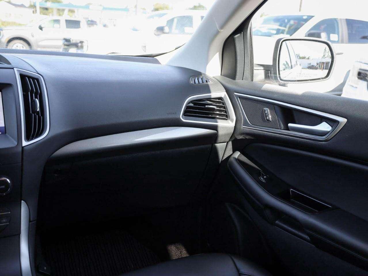 2020 Ford Edge SEL Photo