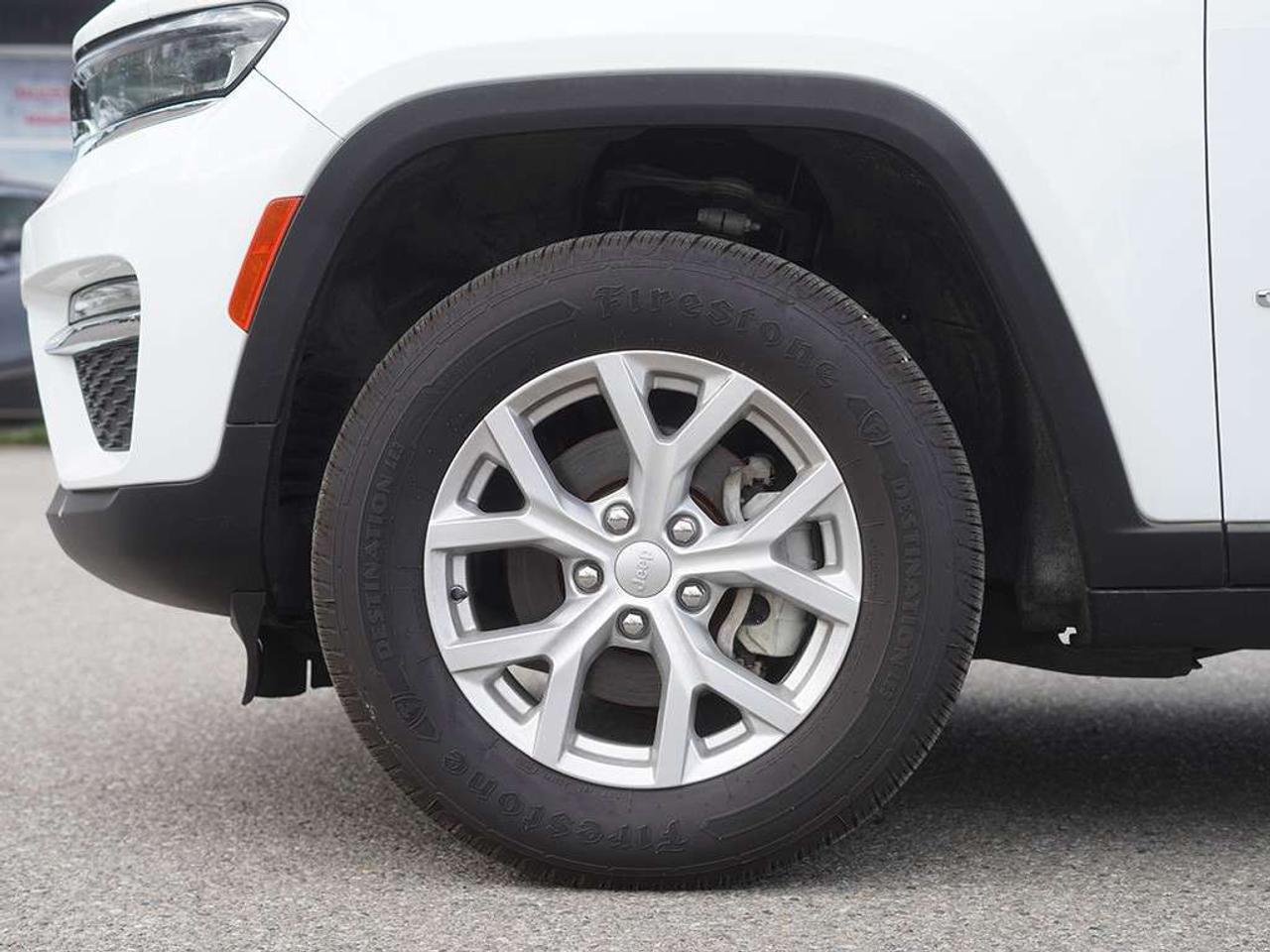 2023 Jeep Grand Cherokee Limited Adaptive Cruise Control Apple CarPlay Leather Seats. Photo