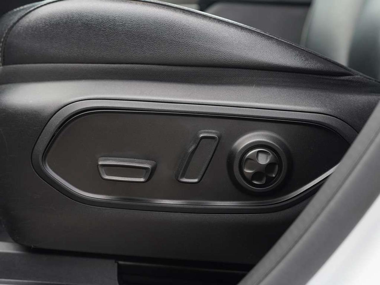 2023 Jeep Grand Cherokee Limited Adaptive Cruise Control Apple CarPlay Leather Seats. Photo