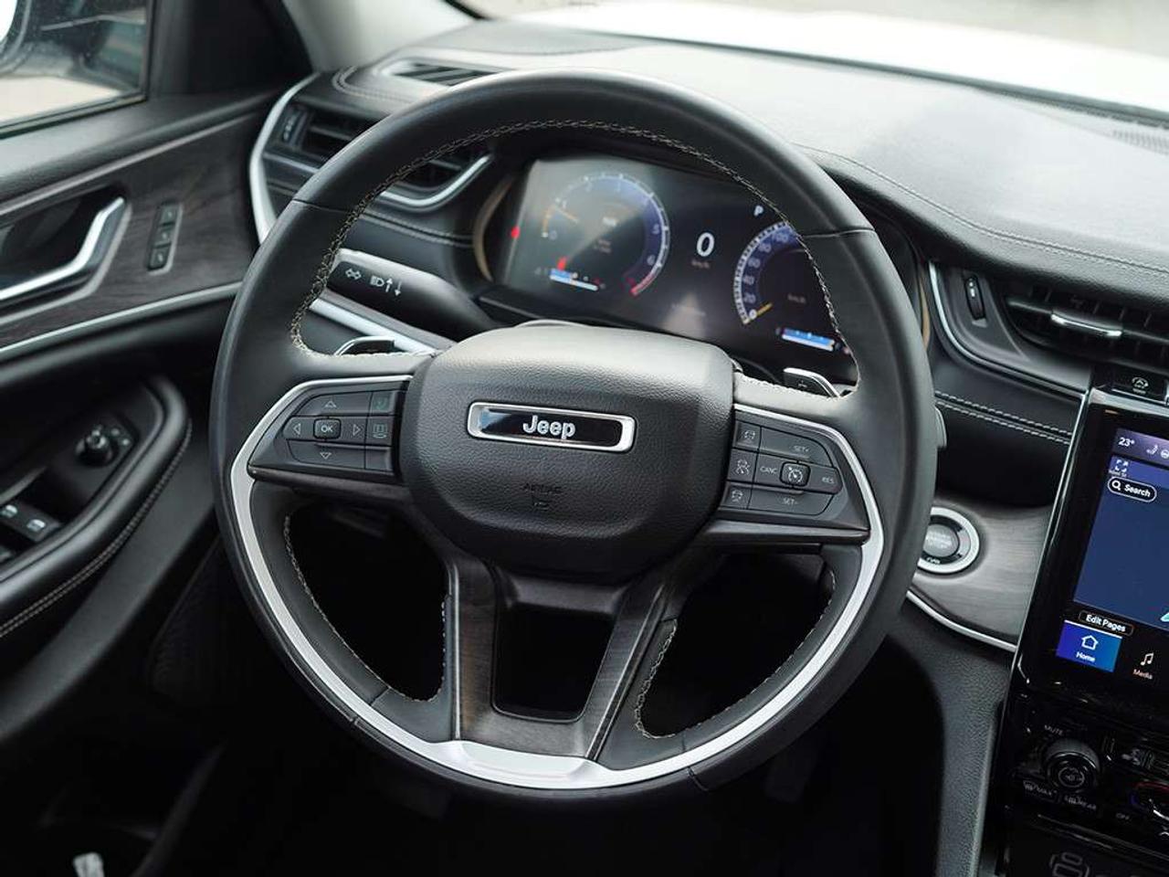 2023 Jeep Grand Cherokee Limited Adaptive Cruise Control Apple CarPlay Leather Seats. Photo