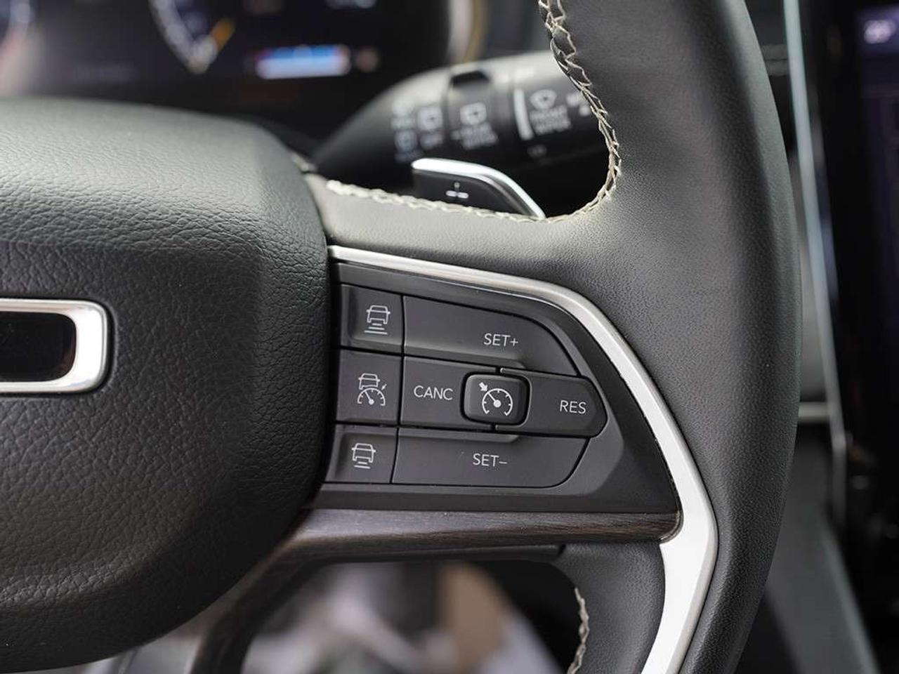 2023 Jeep Grand Cherokee Limited Adaptive Cruise Control Apple CarPlay Leather Seats. Photo