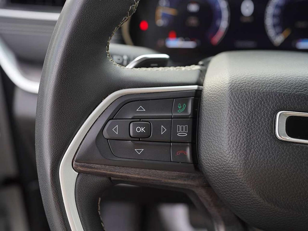2023 Jeep Grand Cherokee Limited Adaptive Cruise Control Apple CarPlay Leather Seats. Photo