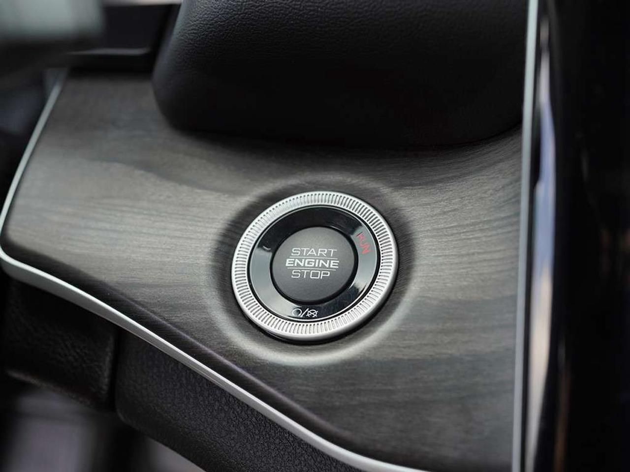 2023 Jeep Grand Cherokee Limited Adaptive Cruise Control Apple CarPlay Leather Seats. Photo