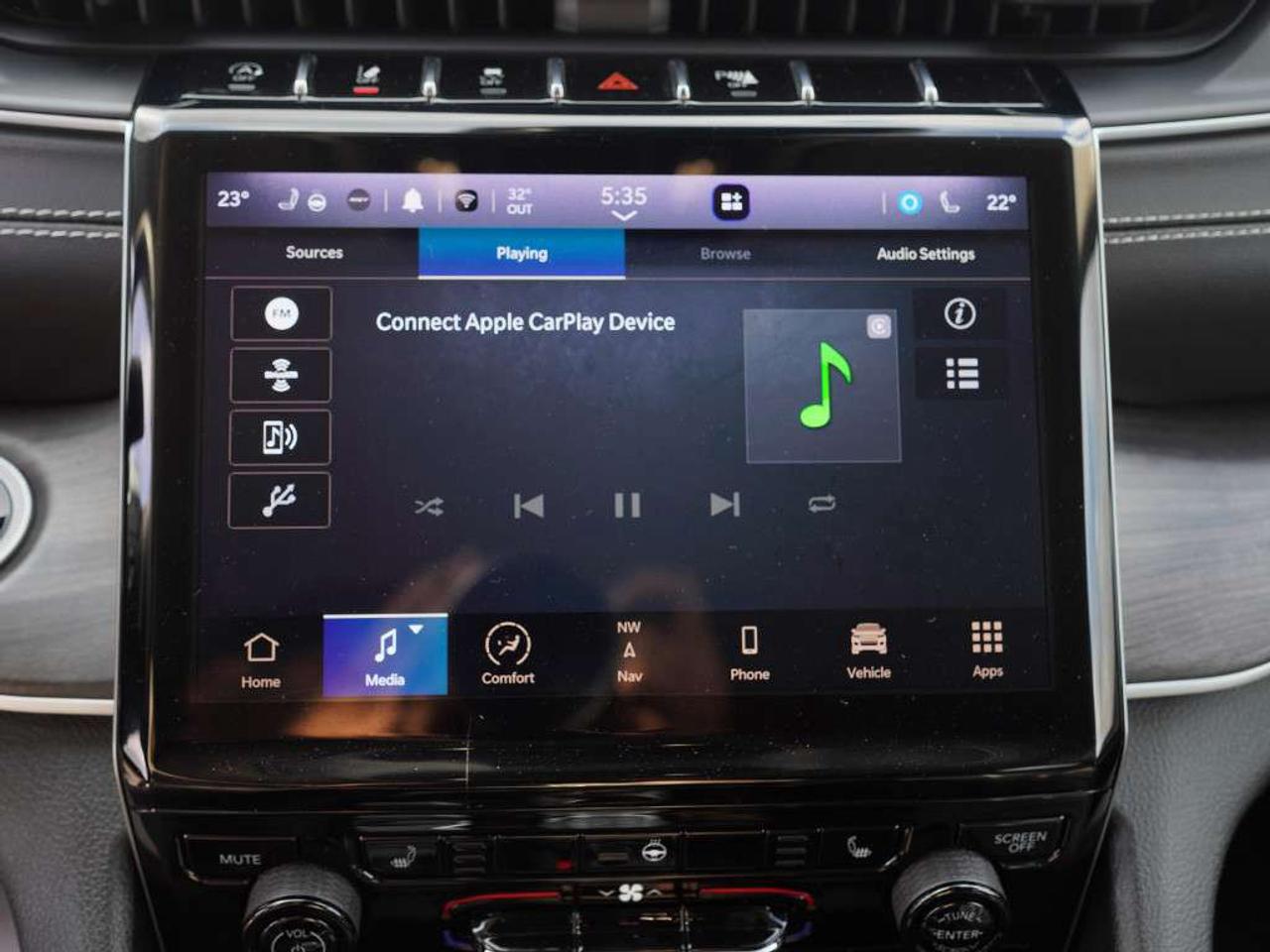 2023 Jeep Grand Cherokee Limited Adaptive Cruise Control Apple CarPlay Leather Seats. Photo