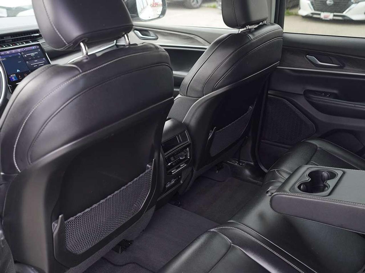 2023 Jeep Grand Cherokee Limited Adaptive Cruise Control Apple CarPlay Leather Seats. Photo